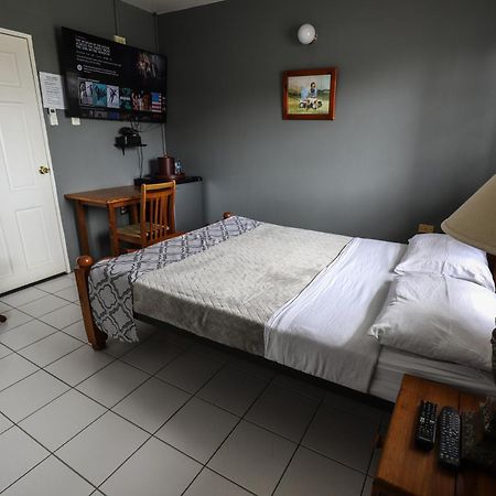 Airport Inn Piarco Zewnętrze zdjęcie